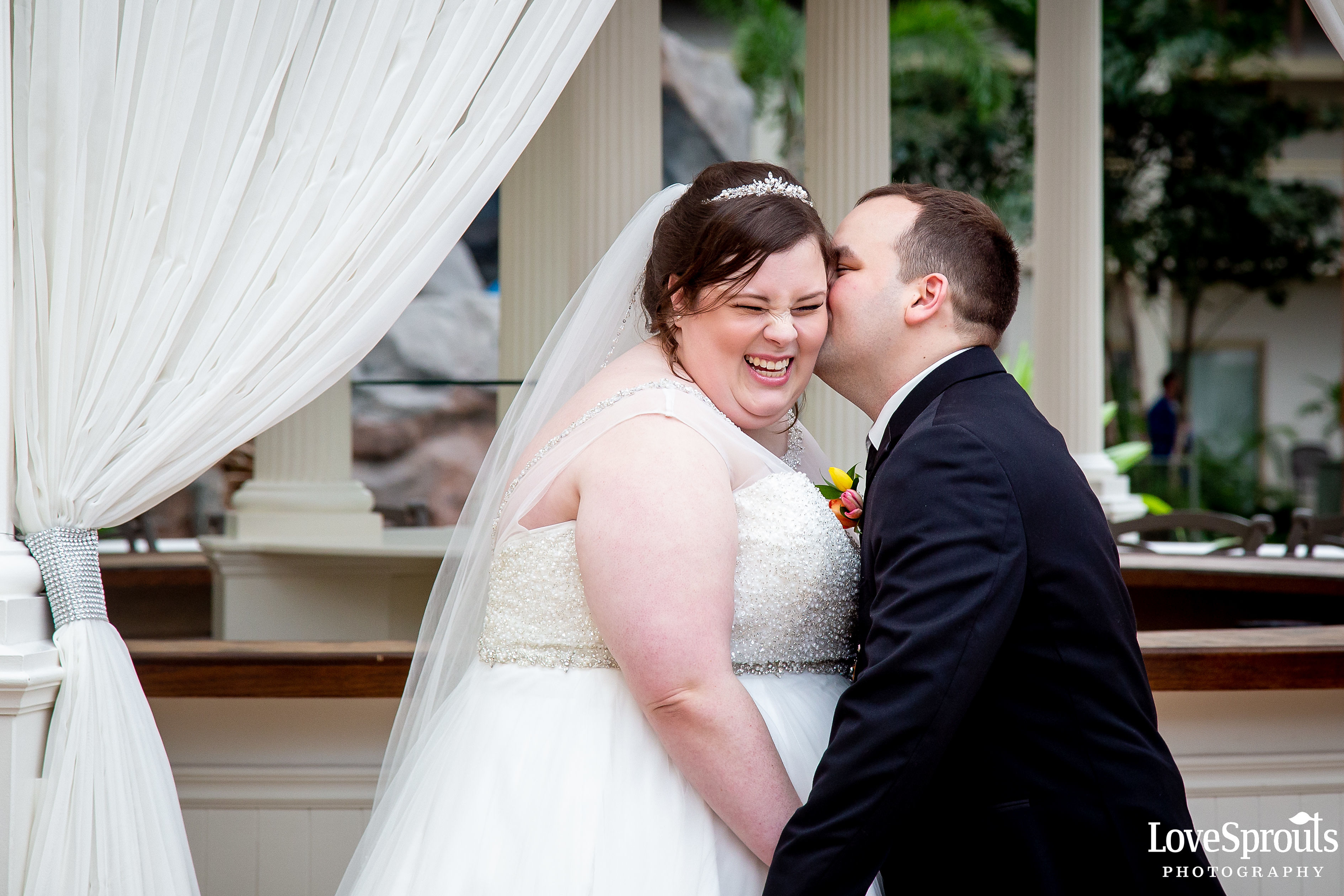 London Wedding Photographers – Chelsea & Justin – Best Western Lamplighter Inn